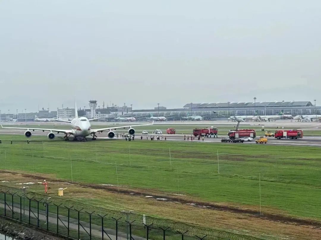 747货机偏出跑道 宁波机场暂停所有航班起降！